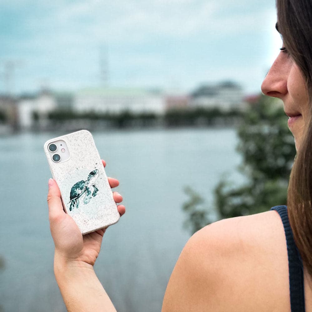 iPhone 12 mini Hülle - Schildkröte grün - "Baby Turtle" - nachhaltig