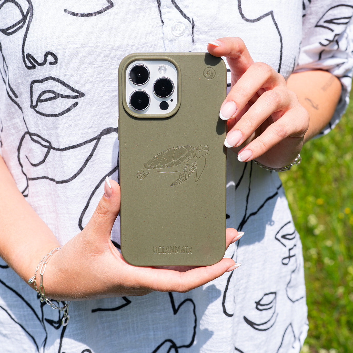 iPhone 13 Hülle - grün - "TURTLE" - nachhaltig – Ansicht 5