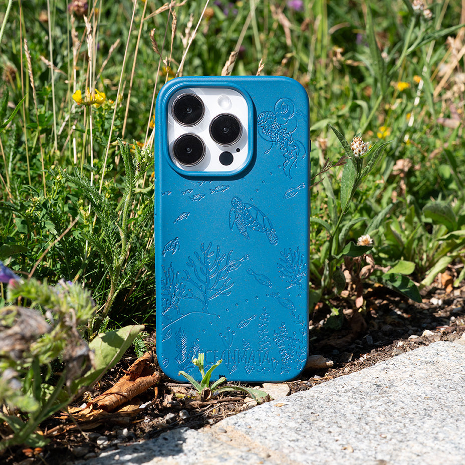 iPhone 15 pro Hülle 'TURTLE Family' - blau - nachhaltig – Ansicht 4