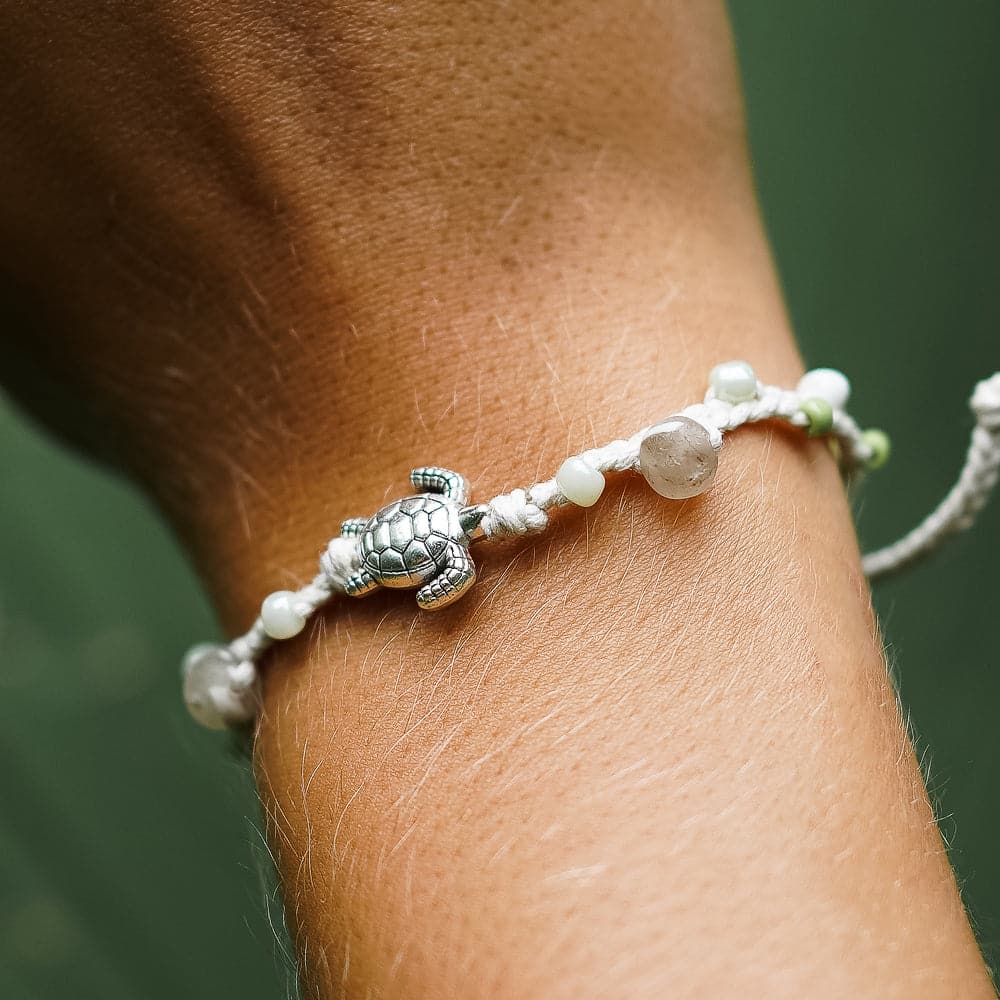 Armband wit "TURTLE"
