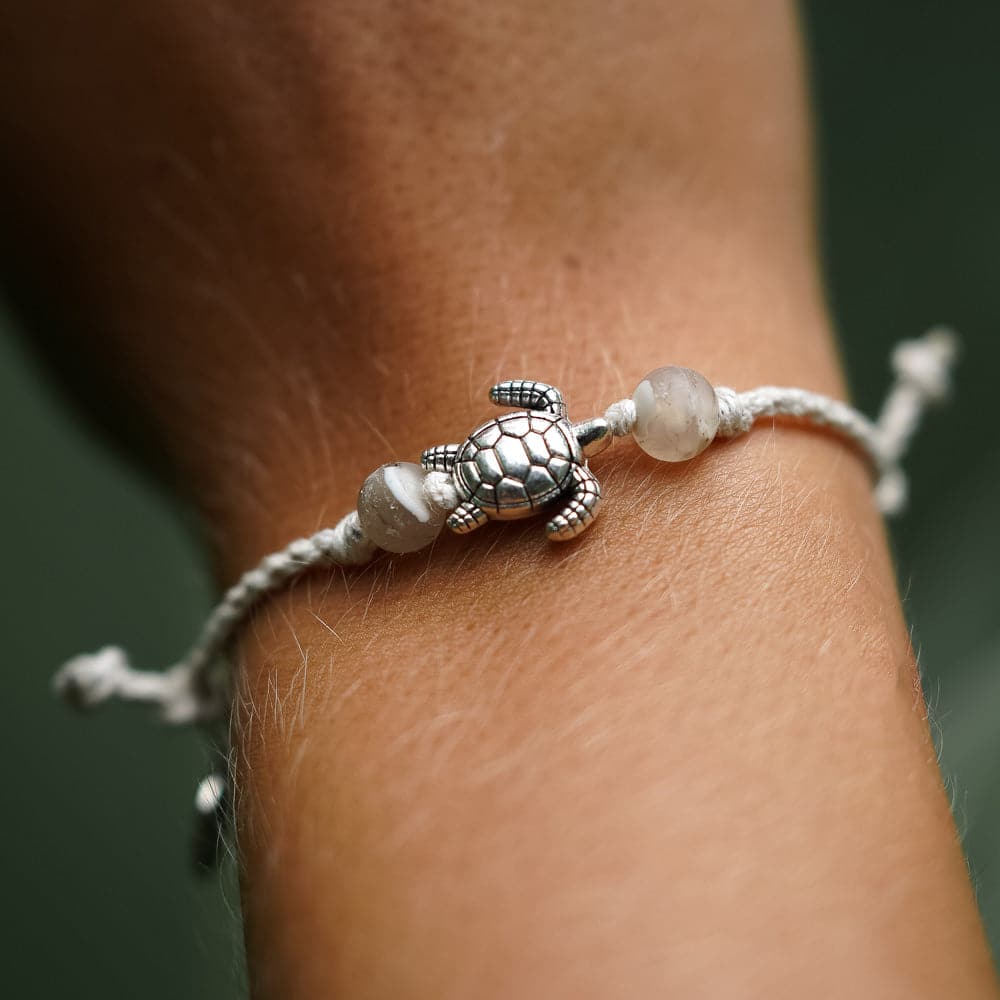Armband wit "TURTLE"