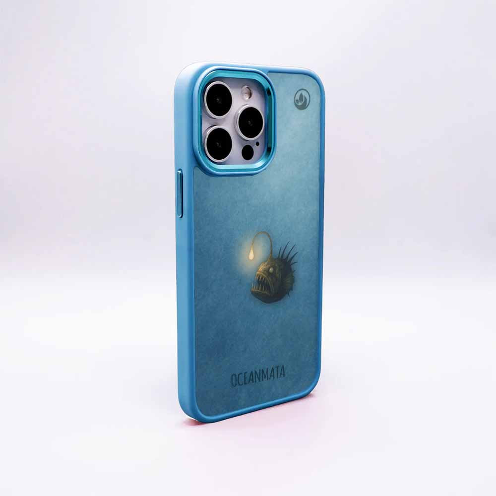 iPhone 15 pro Hülle - Anglerfisch blau - "Sour" - nachhaltig