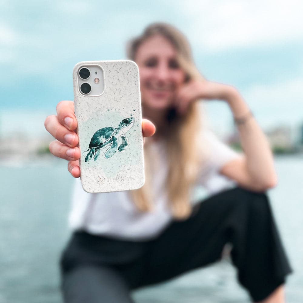 iPhone 16e Hülle - Schildkröte grün - "Baby Turtle" - nachhaltig