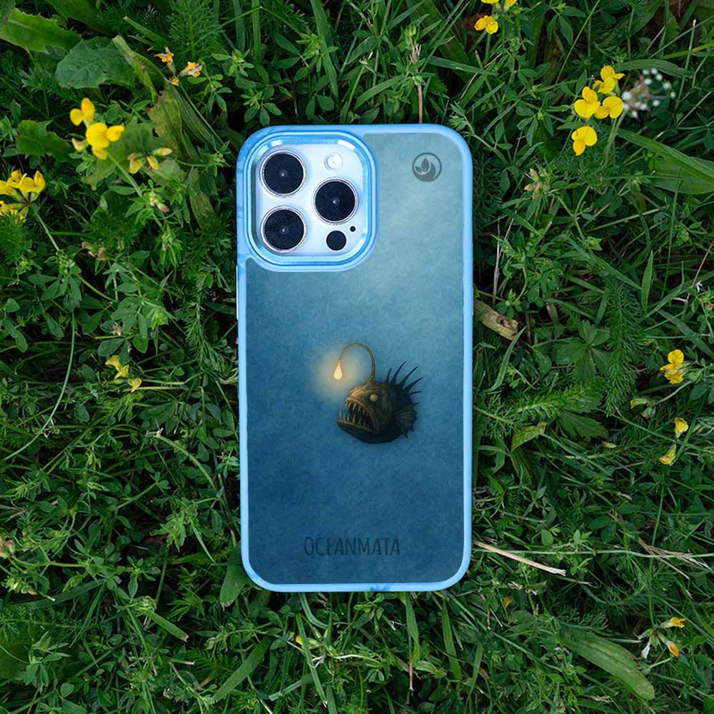 iPhone 17 Hülle - Anglerfisch blau - "Sour" - nachhaltig