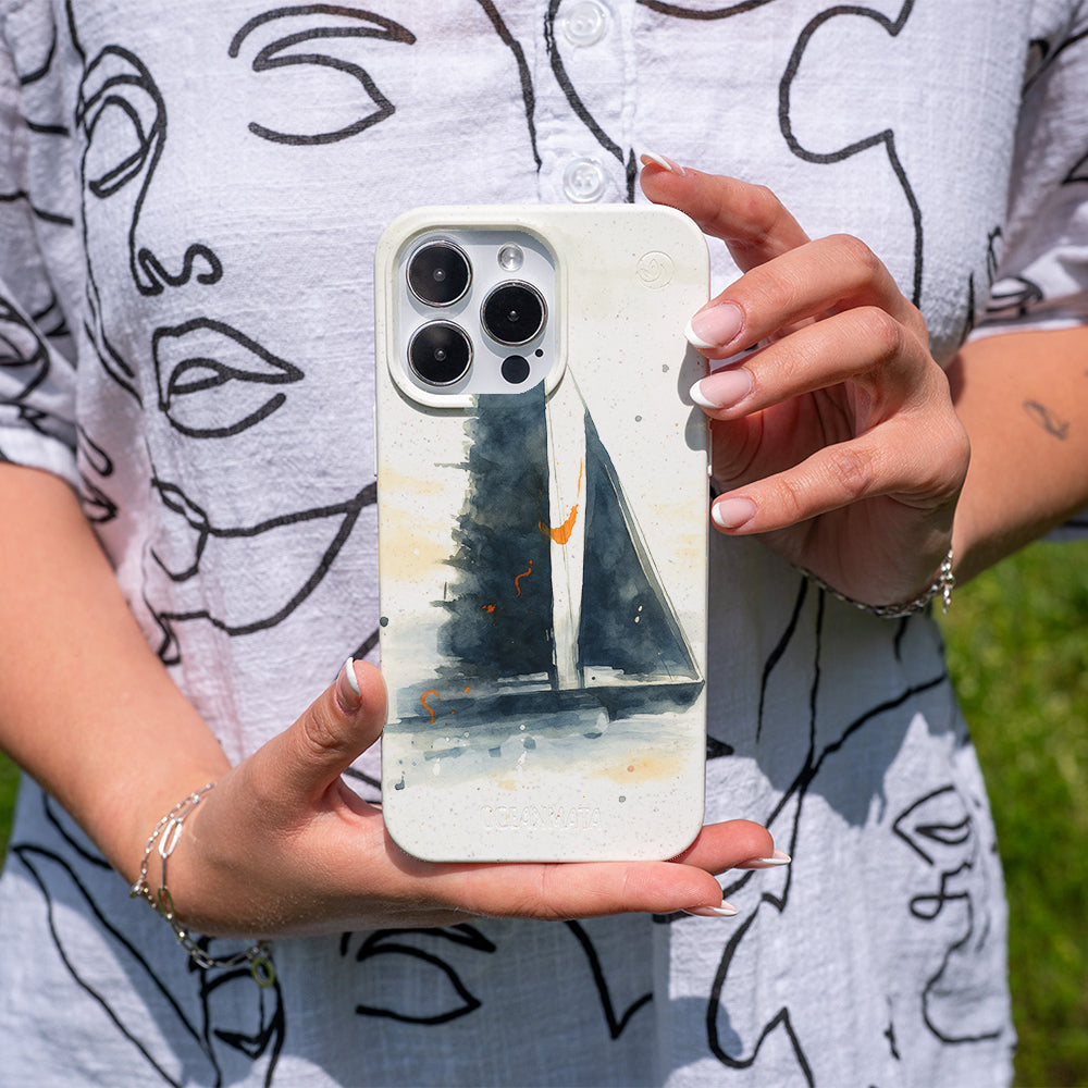 iPhone 15 Hülle - Segeln weiß - "Golden Horizon" - nachhaltig
