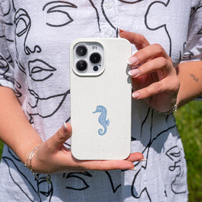 iPhone 12 pro / iPhone 12 Hülle - Seepferdchen weiß - "SeahorseTale" - nachhaltig