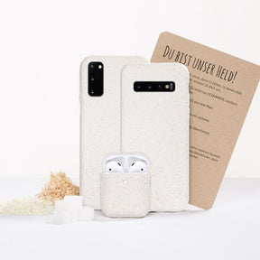 Biologisch zersetzbare Handyhüllen und Apple Airpod case in weiß von Oceanmata, Zertifikat für den Kauf, biobasierte Substanzen Holz, Zucker und Biokunststoff
